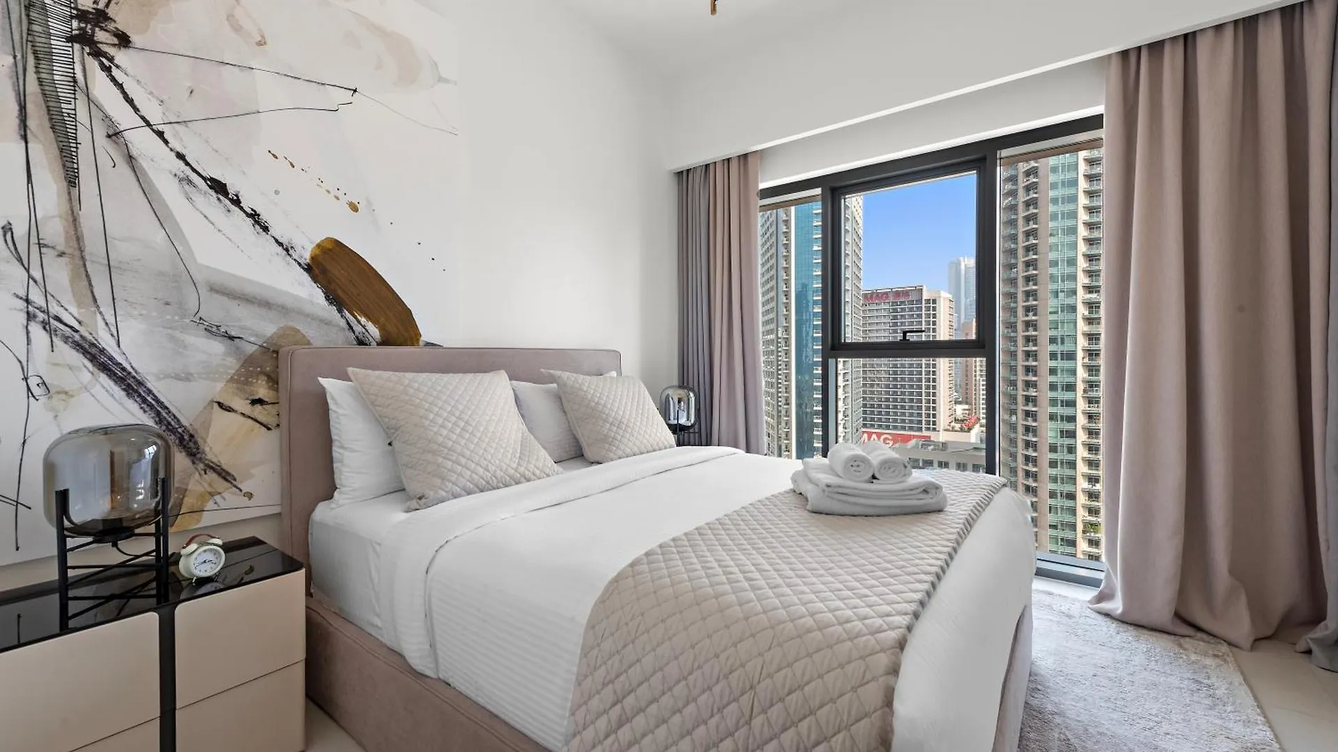 Luxurious 1-Bedroom Apartment Dubai