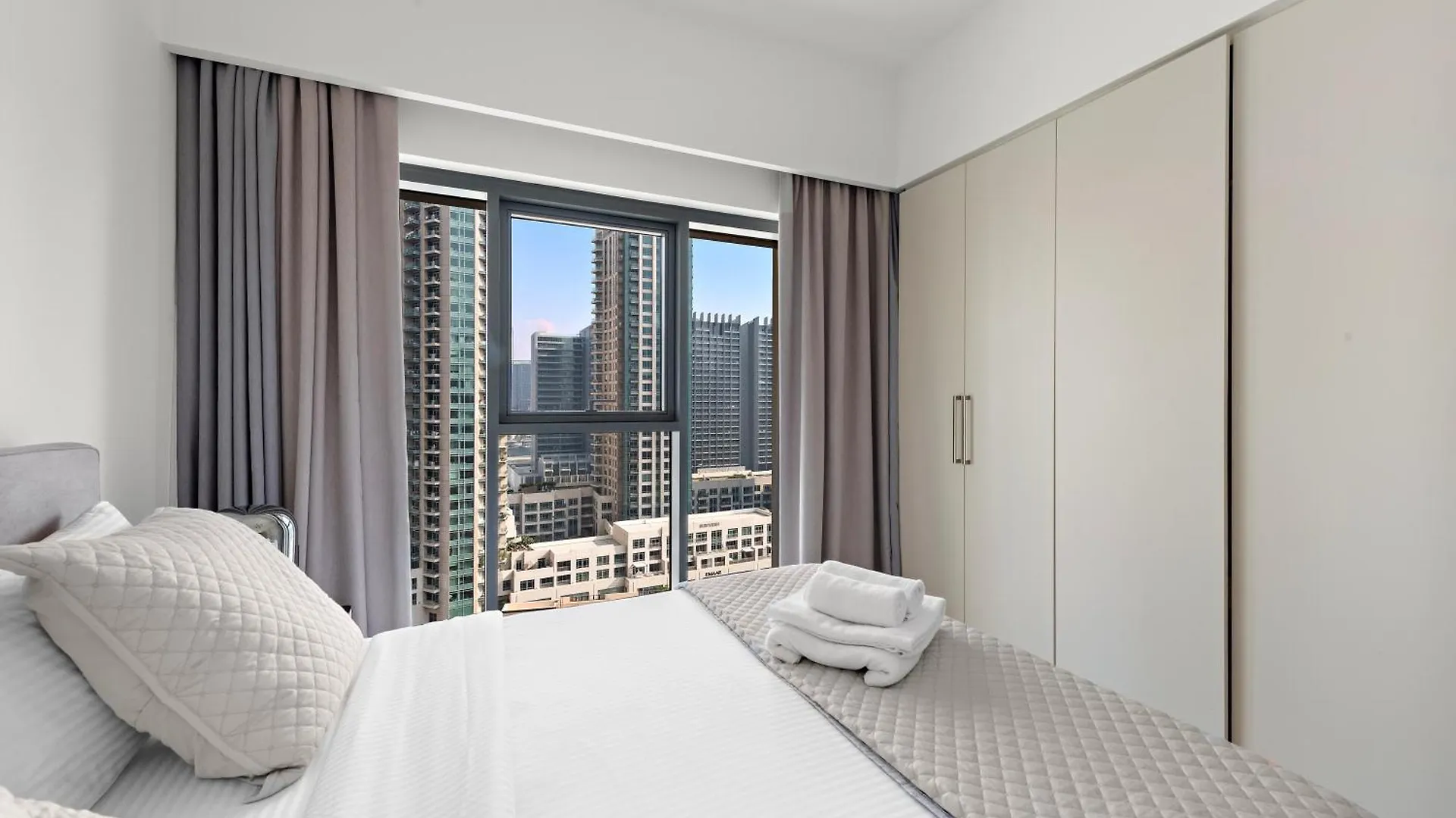Luxurious 1-Bedroom Apartment Dubai United Arab Emirates