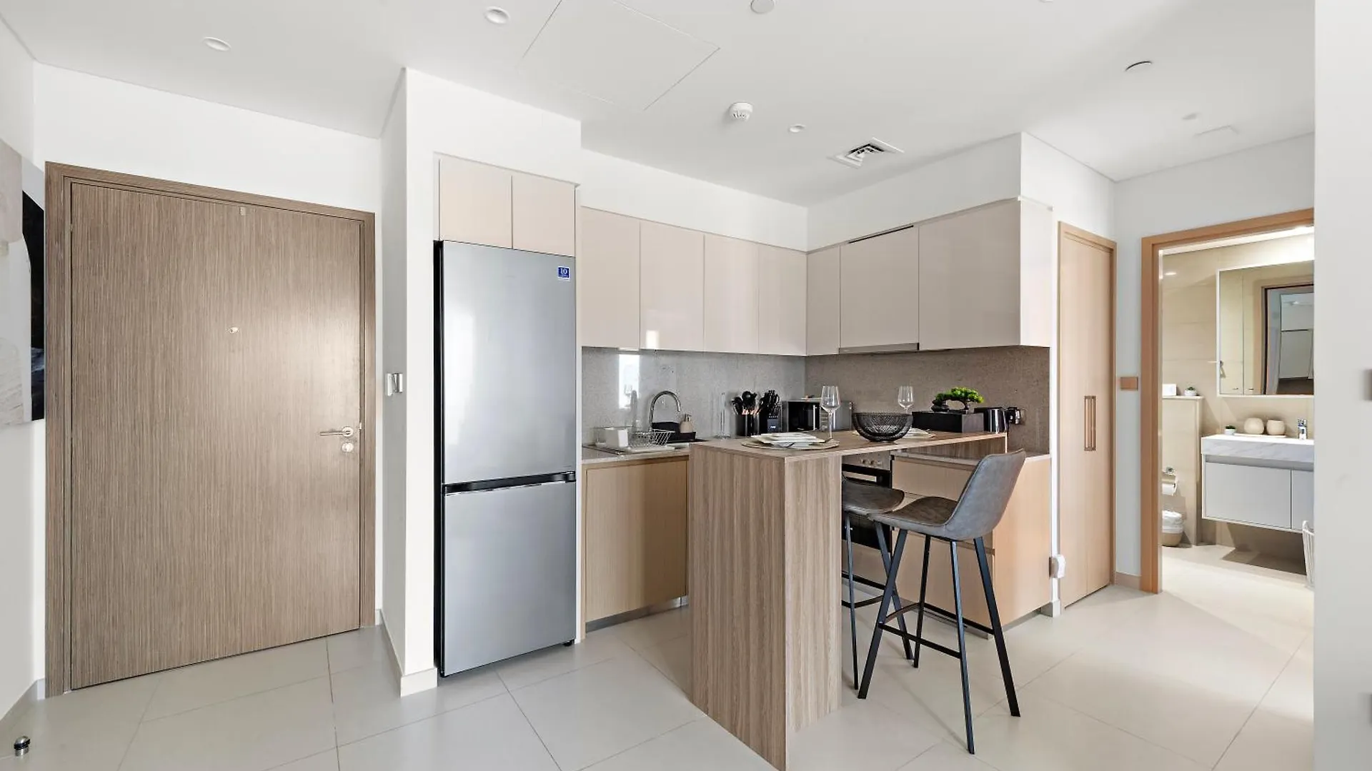 Luxurious 1-Bedroom Apartment Dubai 0*,