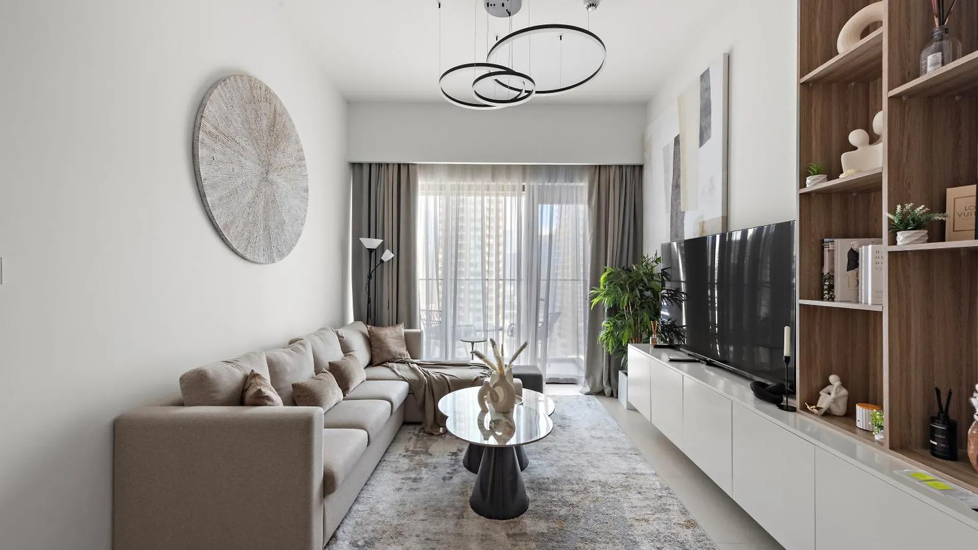 Luxurious 1-Bedroom Apartment Dubai United Arab Emirates